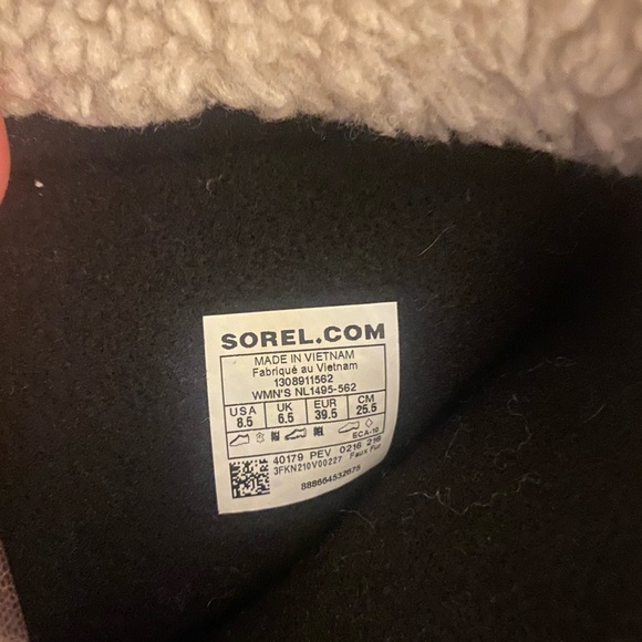 Sorel Women’s Winter Boot- Great/ Excellent used condition. - Picture 5 of 9